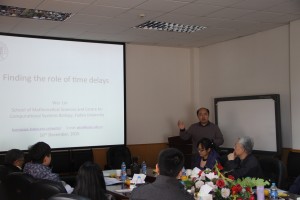 Prof. Lin is giving a lecture on time delay in complex systems